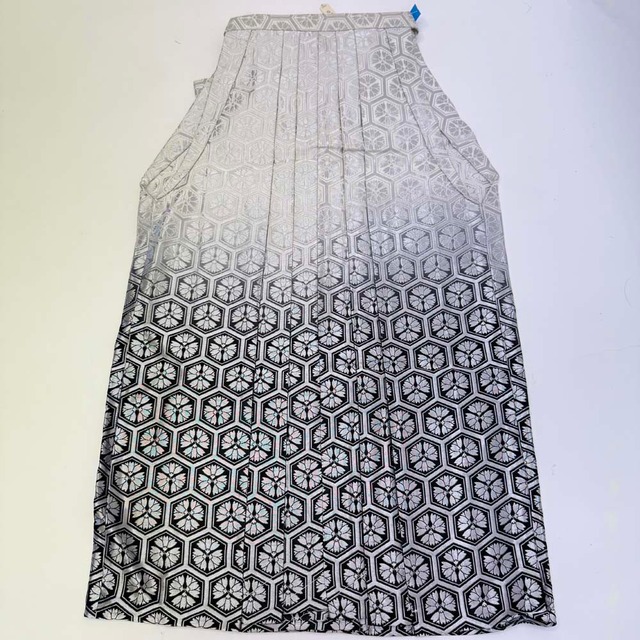 袴 行灯袴 男袴 紐下丈92.5cm 男性用袴 2Lサイズ 成人式袴 シルバー 黒 中古 4653