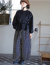 ドット柄 ワイドリラックスパンツ ― 大人の抜け感を楽しむ、ナチュラルドットパンツ ―