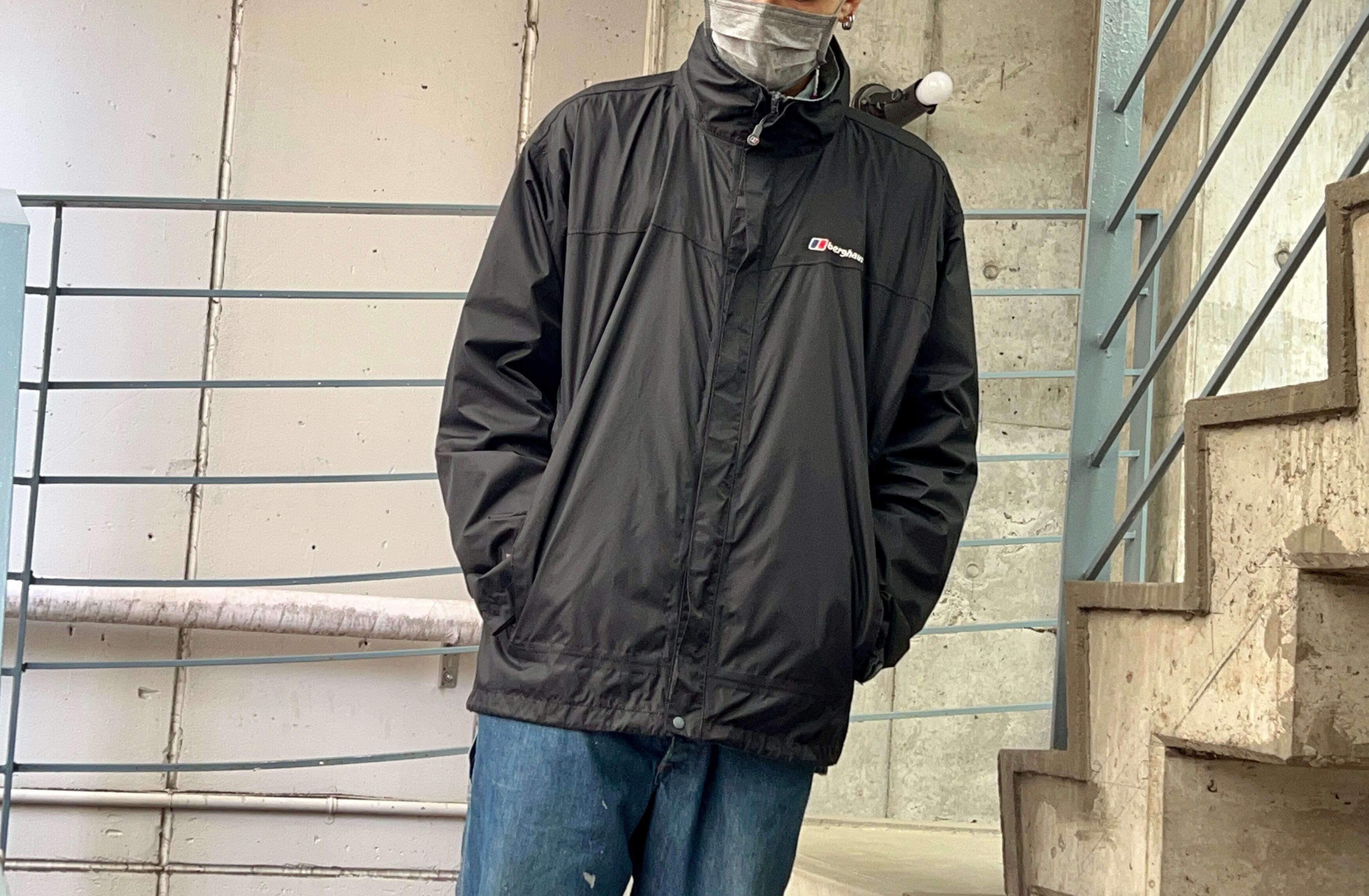 最終　O　berghaus ナイロンジャケット　黒　S   ☺︎