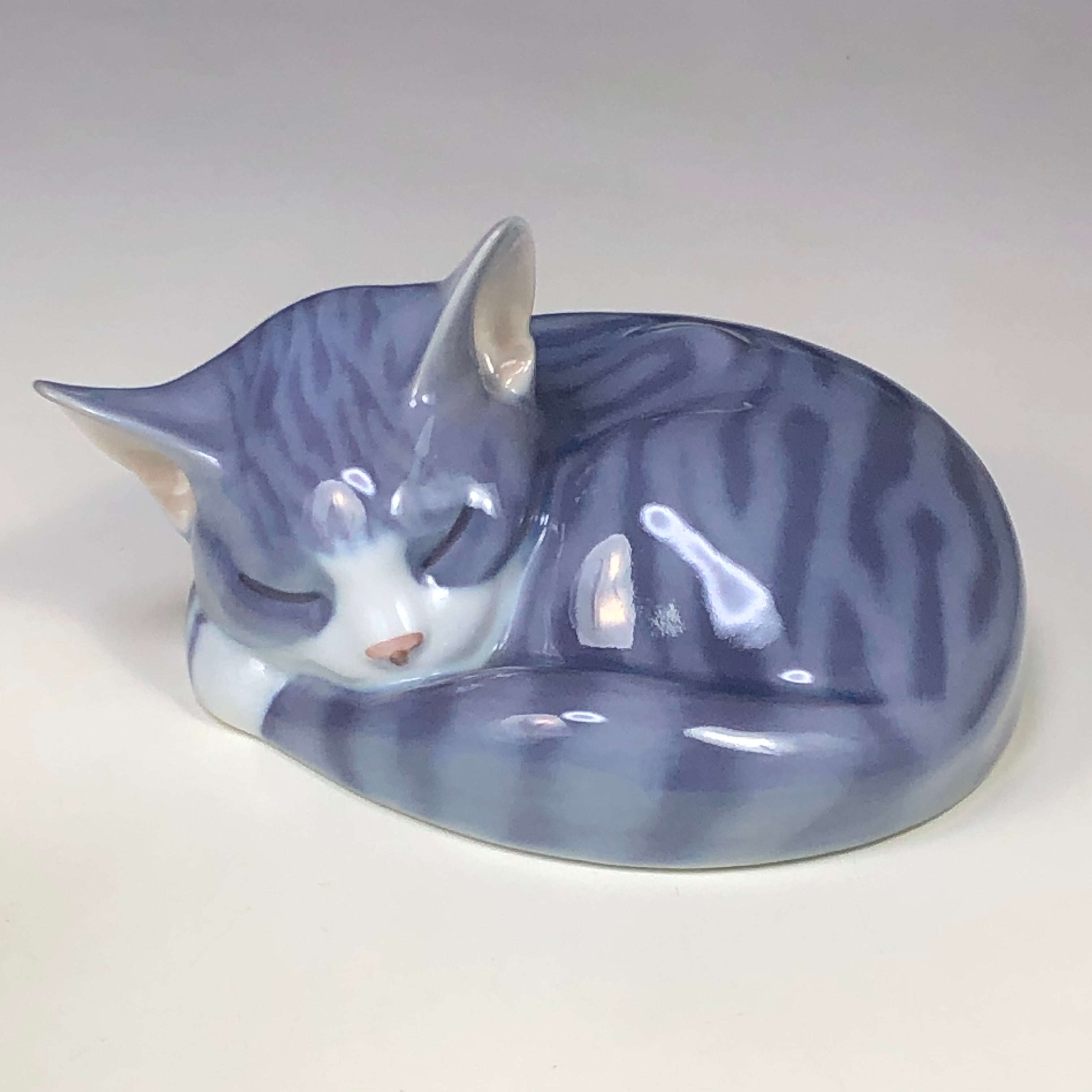 ロイヤルコペンハーゲン眠り猫フィギュリンフィギュアT2056 | 和