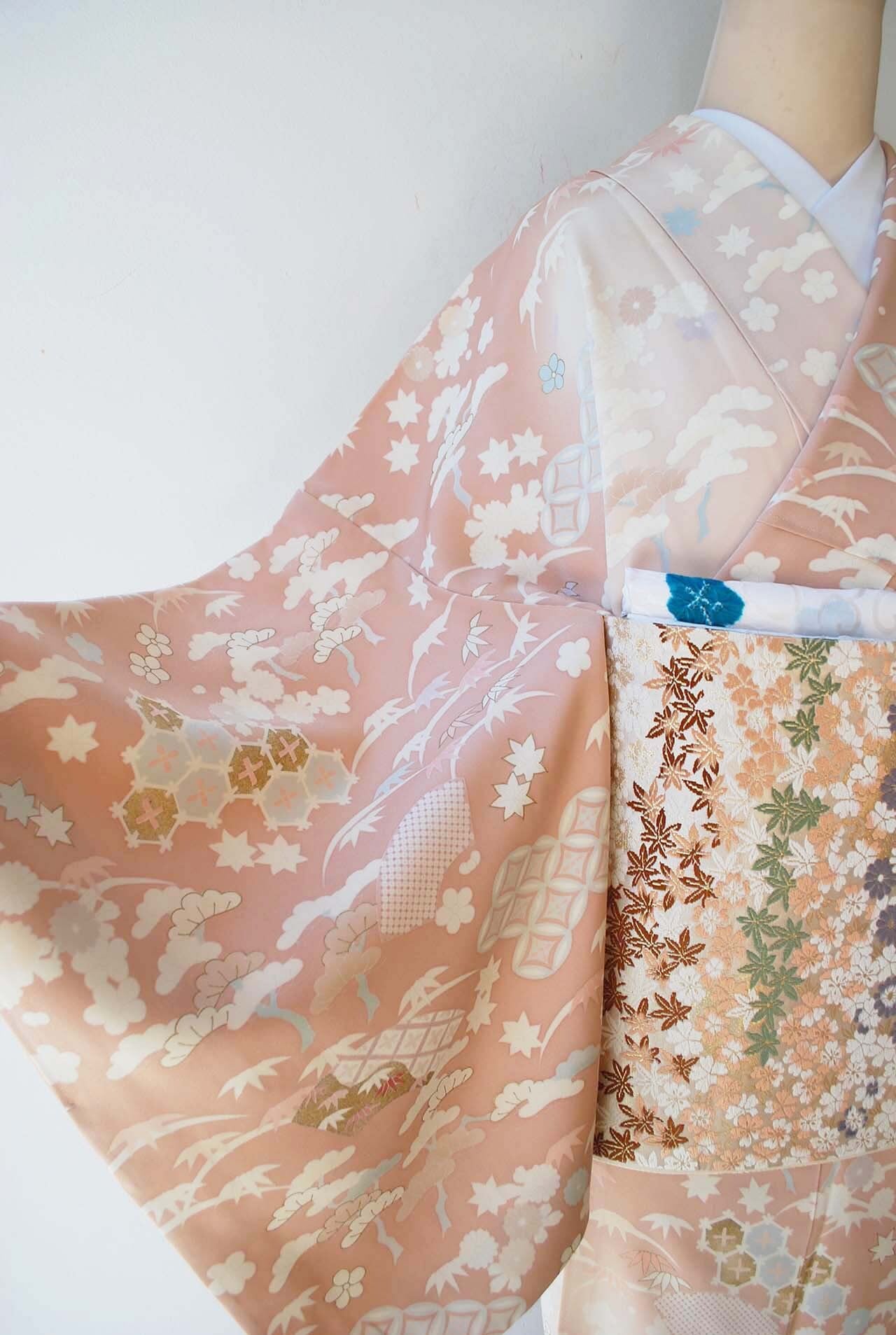 N…272…訪問着材質分かりませんが地紋わおこしの手描きとおもいますので、 袷】灰桜色地 四季花文 友禅訪問着 | 大山キモノ・ちぇらうなぼるた