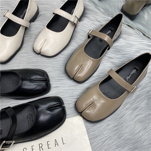 strap tabi pumps　J00337