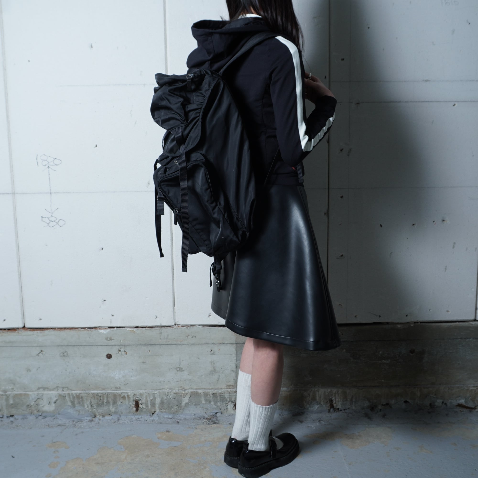 PRADA】プラダ ”V136”三角プレートロゴバックパックNERO black | MIXHIVE