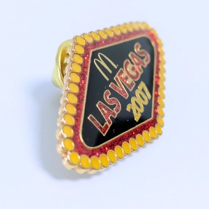 送料無料！☆DEADSTOCK / VINTAGE2007☆ ★ピンズ PINS★ピンバッジ【 McDonald's（マクドナルド）】マクドナルド ラスベガス 2007 グリッター ラペルピン〚アメリカン雑貨 アメトイ〛
