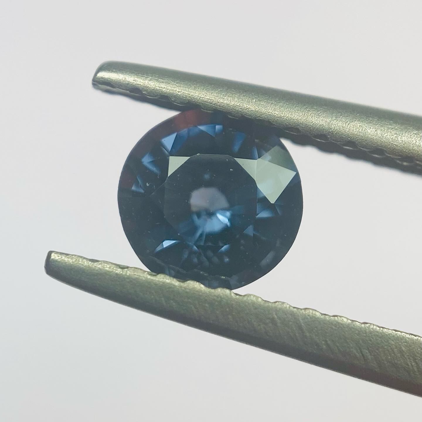 花火待ちの夏夜空　スピネル