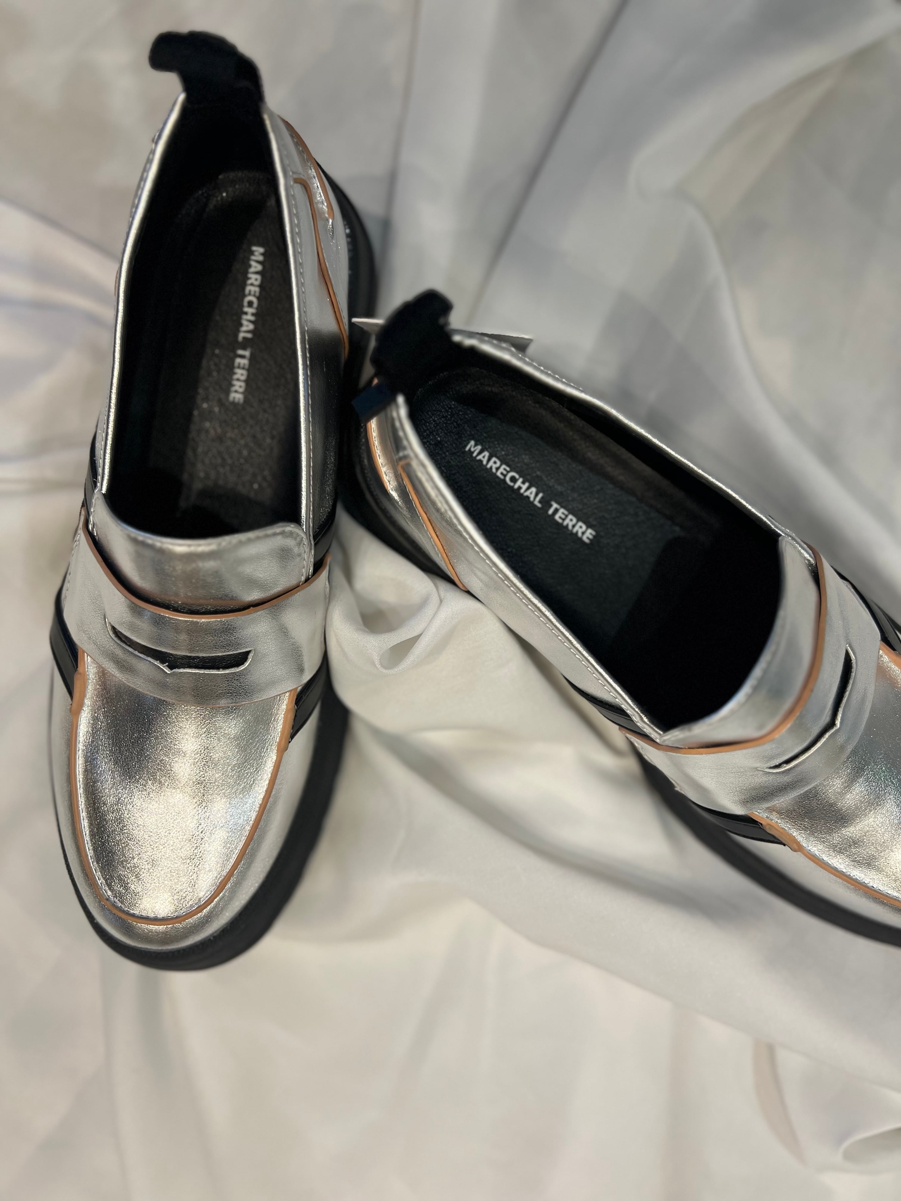 【MARECHAL TERRE】ライン入りローファー