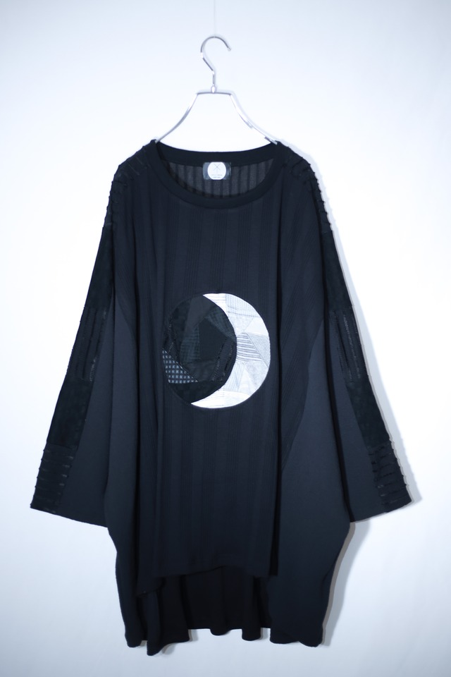 Wide-T-shirts ○ crescent moon (black)