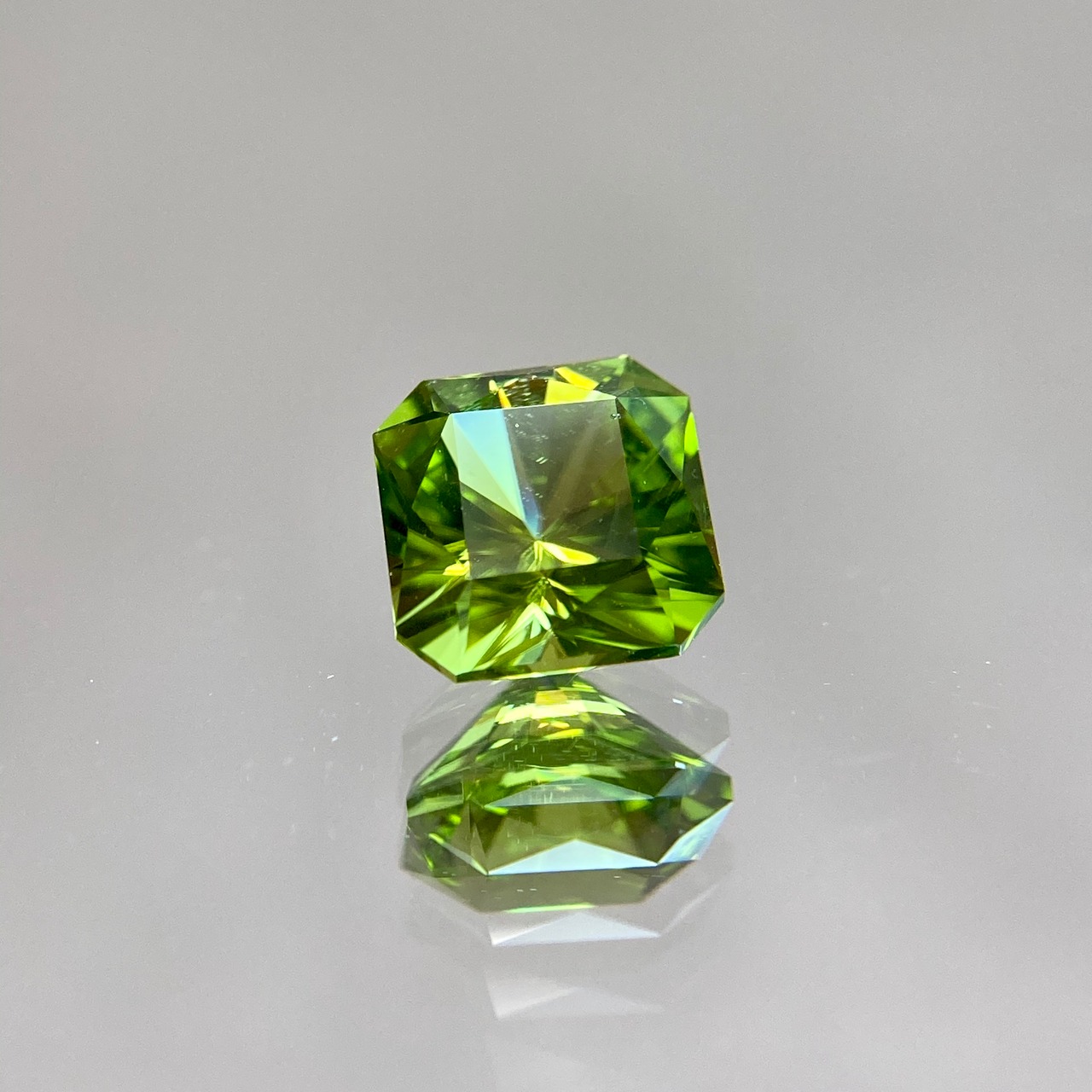 ペリドット 1.443ct 黄緑色 簡易ソーティング付き