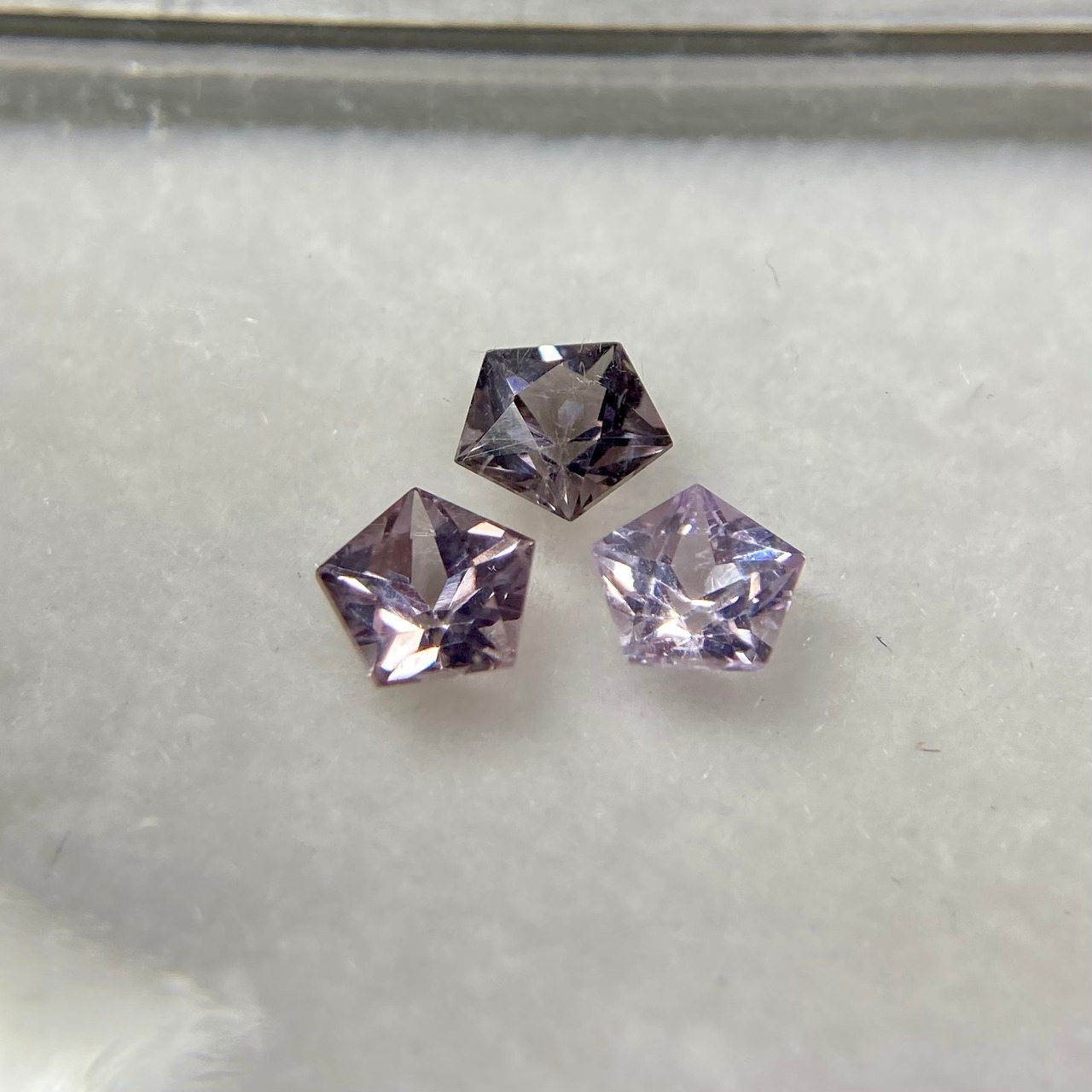 【抽選販売】スピネル 星のブローチ 3点セット　約3.5mm No.3-5