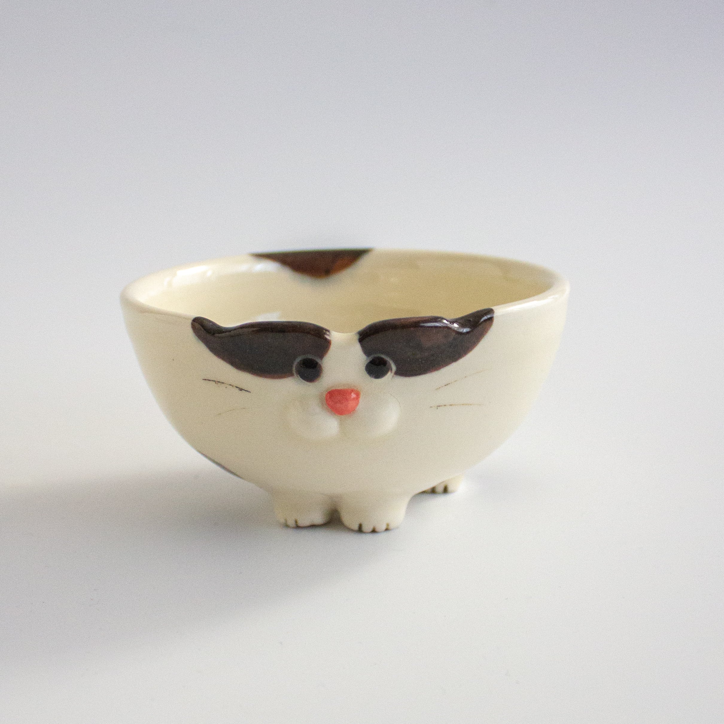 ②ハチワレねこのお茶碗