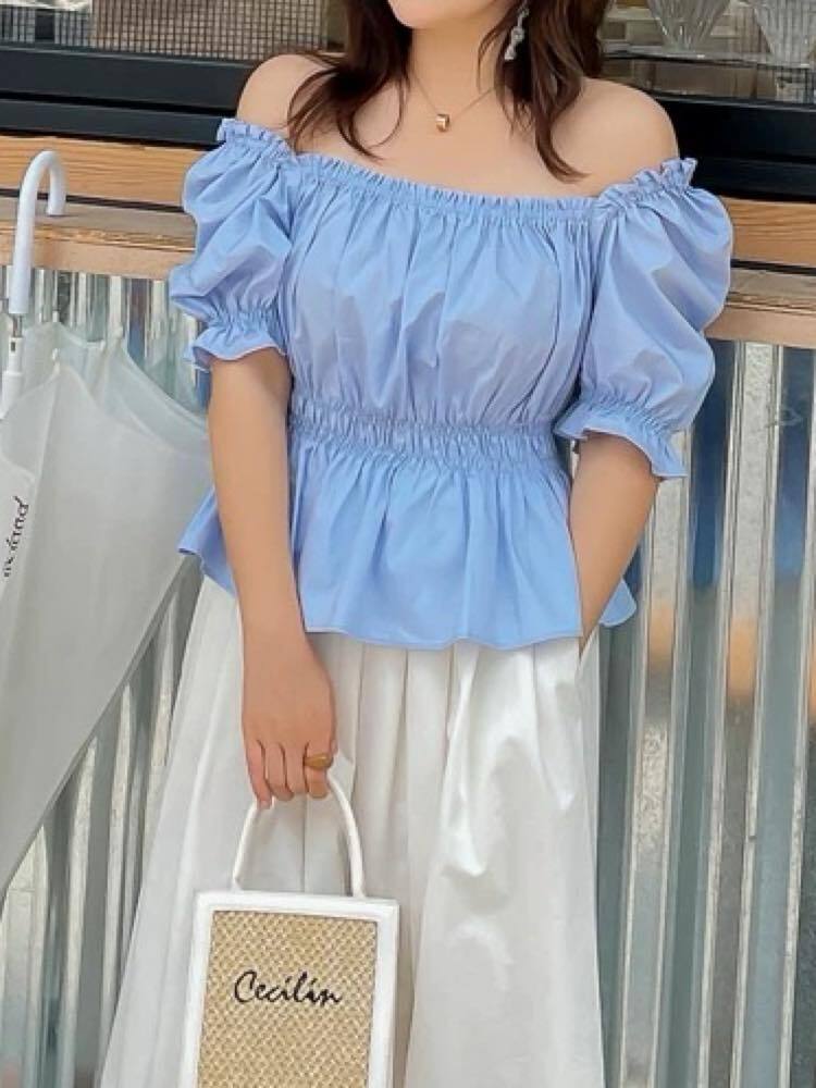 ふんわり甘く大人の肌魅せ シャーリングペプラムトップス 半袖 2way ぽわん袖 美シルエット お洒落 大人可愛い 上品 カジュアル きれいめ オフショル 着回し 細見え 華奢 体型カバー 大きいサイズ 韓国 CH10869