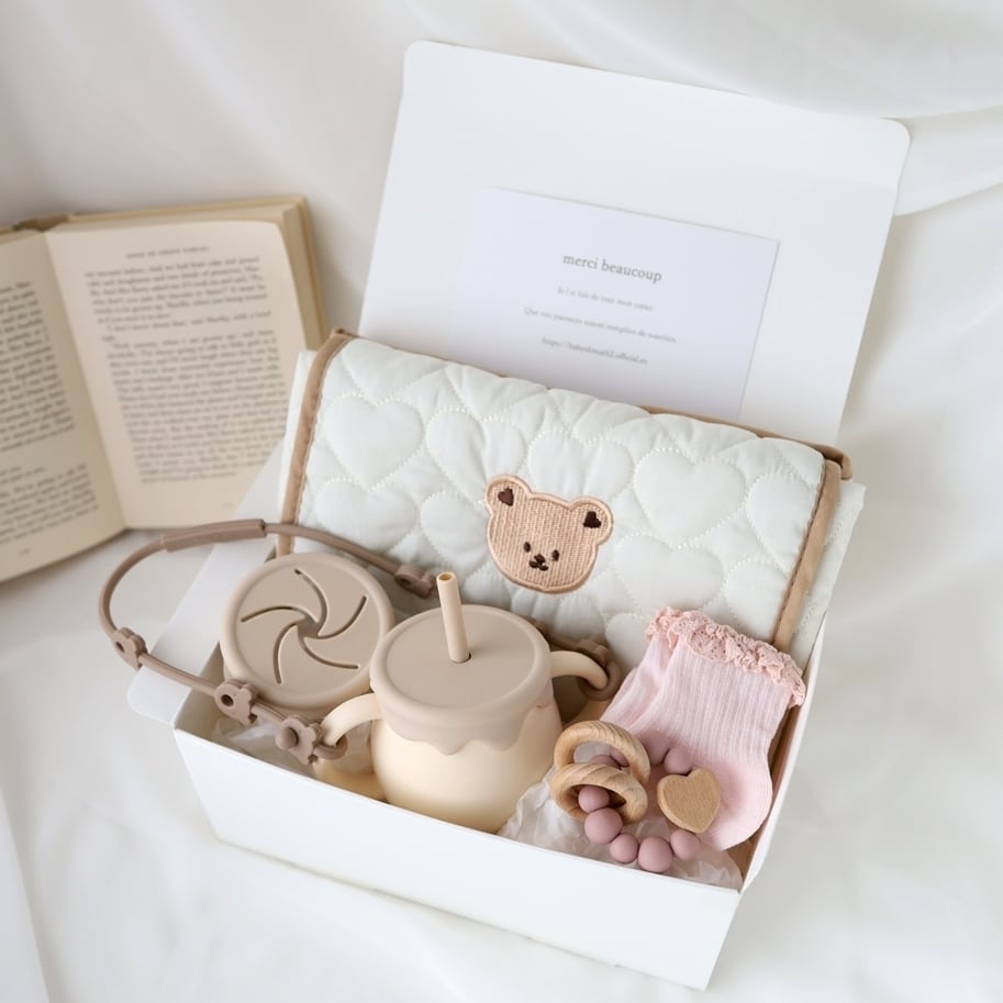 【即納】出産祝いギフトマットセット 5点セット (ピンク) マグ おむつ替えマット 歯固め ホルダー ソックス
