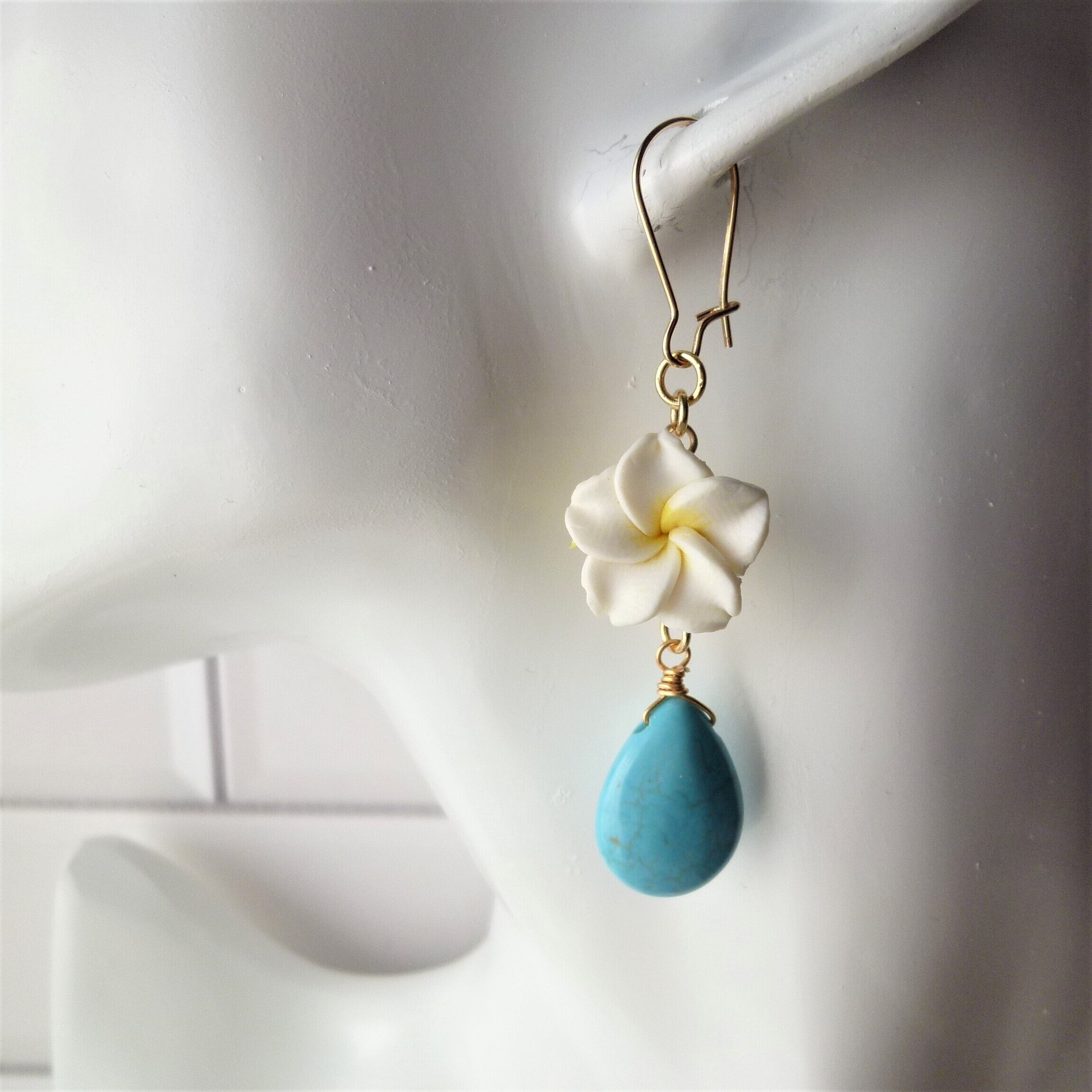 ♡ハンドメイド デザイン ピアス アクセサリー 小粒 ターコイズブルー 