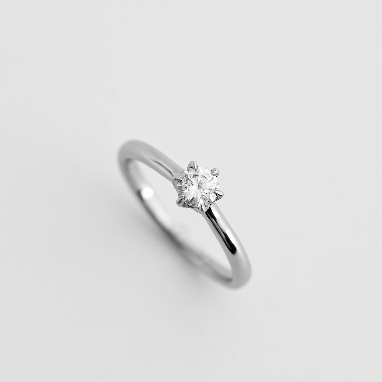 ダイヤモンドの粒（シルバーリング＆リングケース付き）｜0.263 ct