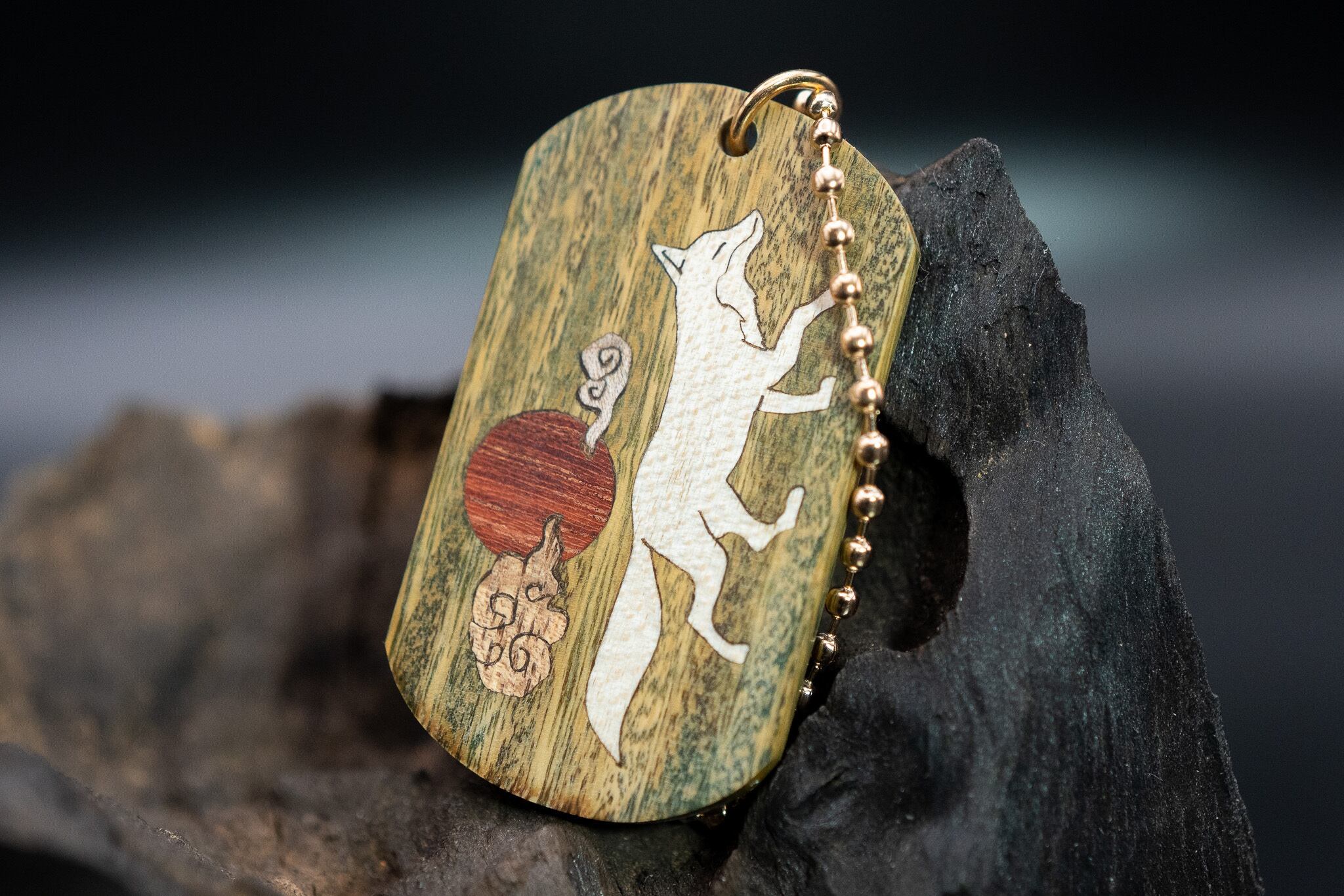 【翡翠の木】 パロサント ドッグタグ 象嵌 十五夜きつね