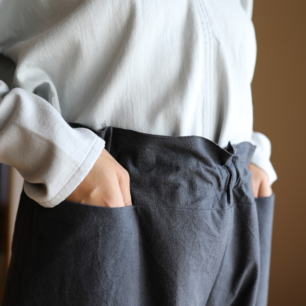 ダーツパンツ（高密度木綿 グレー） | えみおわす