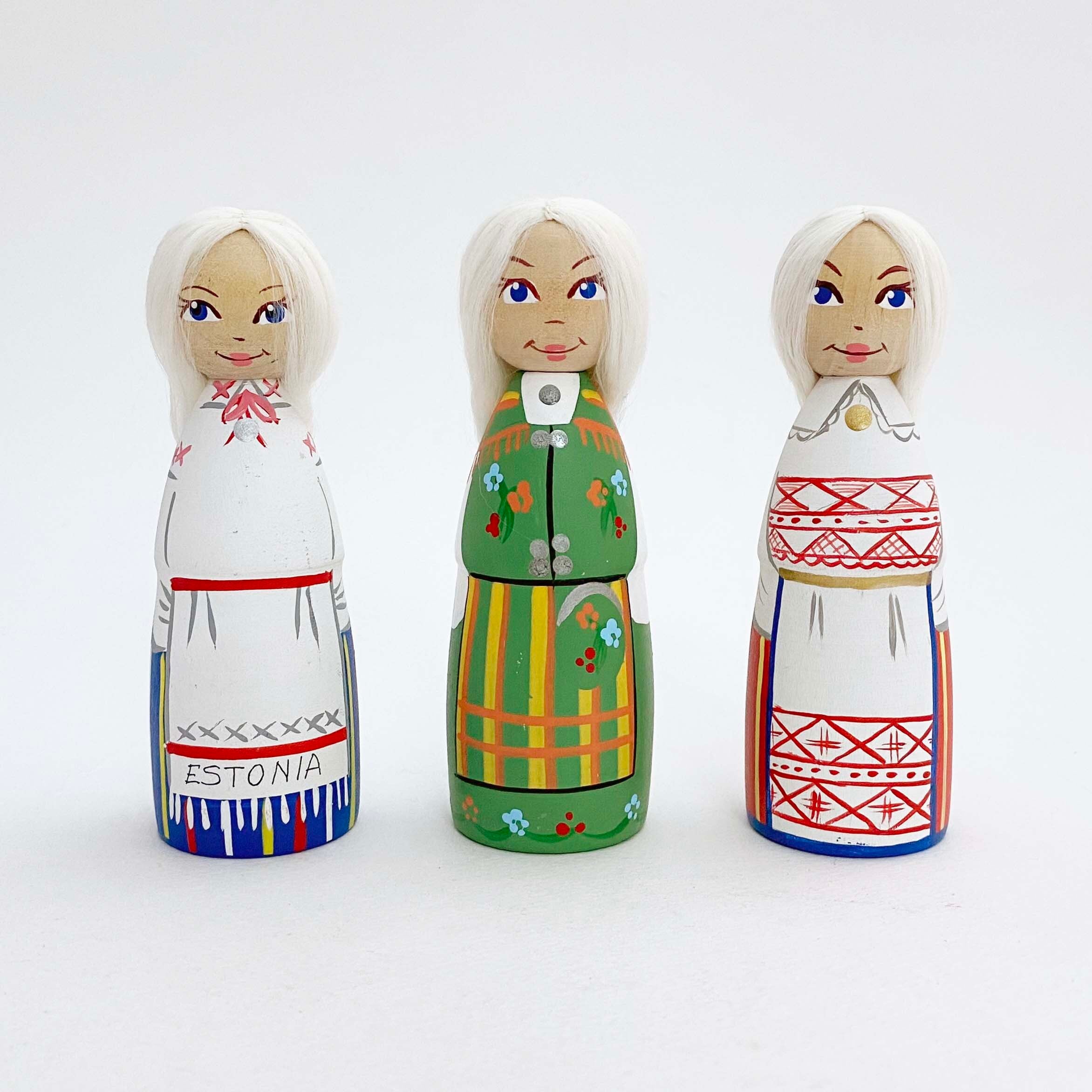 エストニアの民族こけし(女の子13cm)