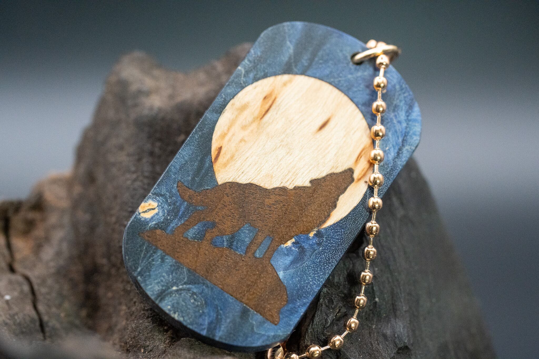 【カナダの象徴】ハードメープル スタビライズウッド ドッグタグ 象嵌 月と狼