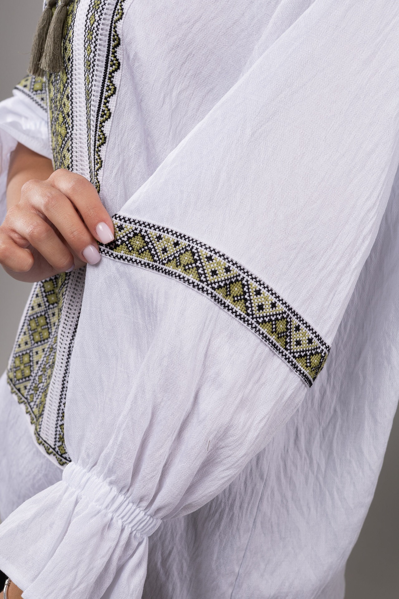 ウクライナ刺繍ヴィシヴァンカ クロスステッチ　手刺繍　ブラウス　麻　レディース・フリーサイズ - 6