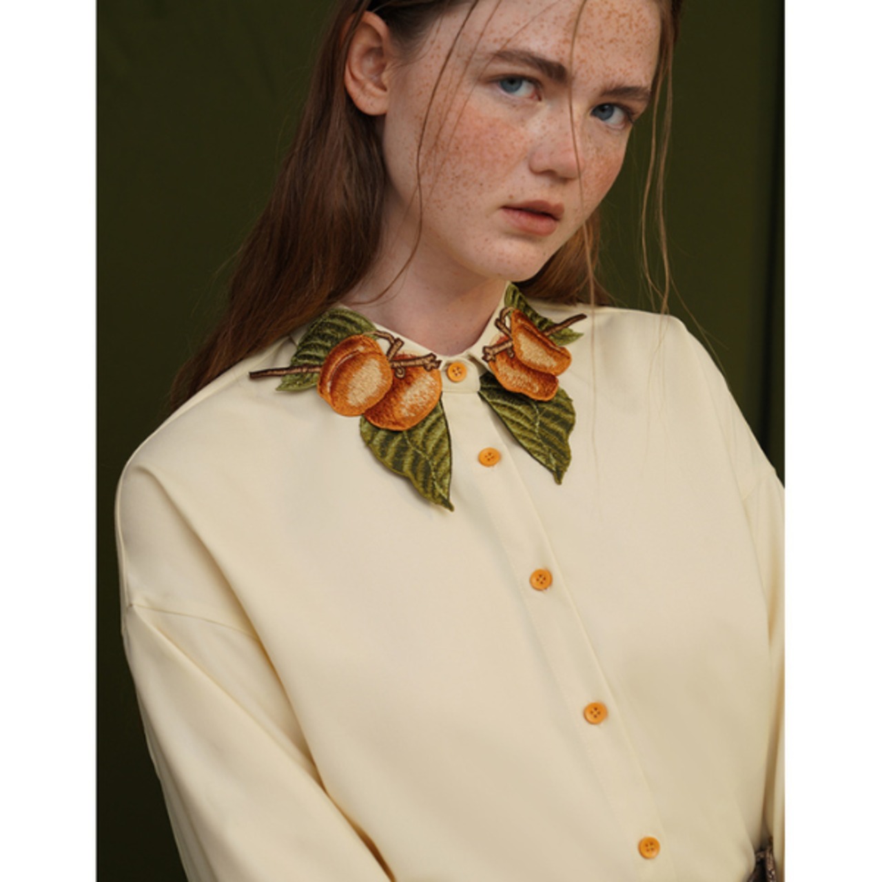 アプリコット刺繍ブラウス C0057