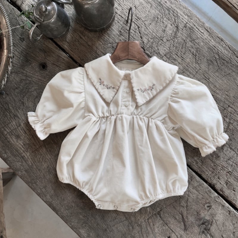 【BABY】秋新作 花柄刺繡ロンパース