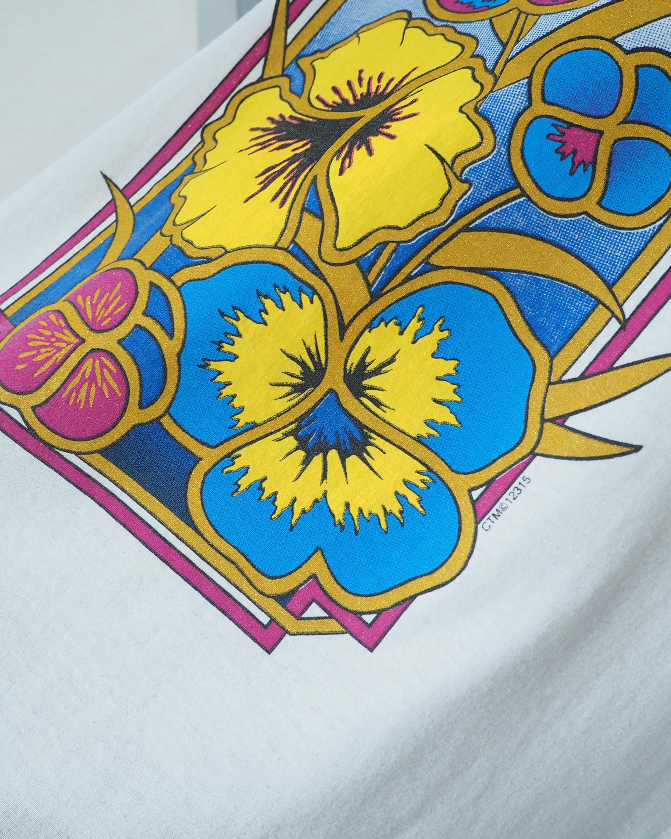 1990s ” 珍品 - Made in USA ” Beautiful Flower Double sided Printed vintage SS Tee