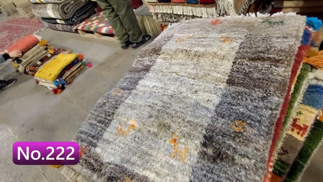 絨毯クエスト43 後編【No.222】Gabbeh ※現在、こちらの商品はイランに置いてあります。ご希望の方は先ずは在庫のご確認をお願いします。