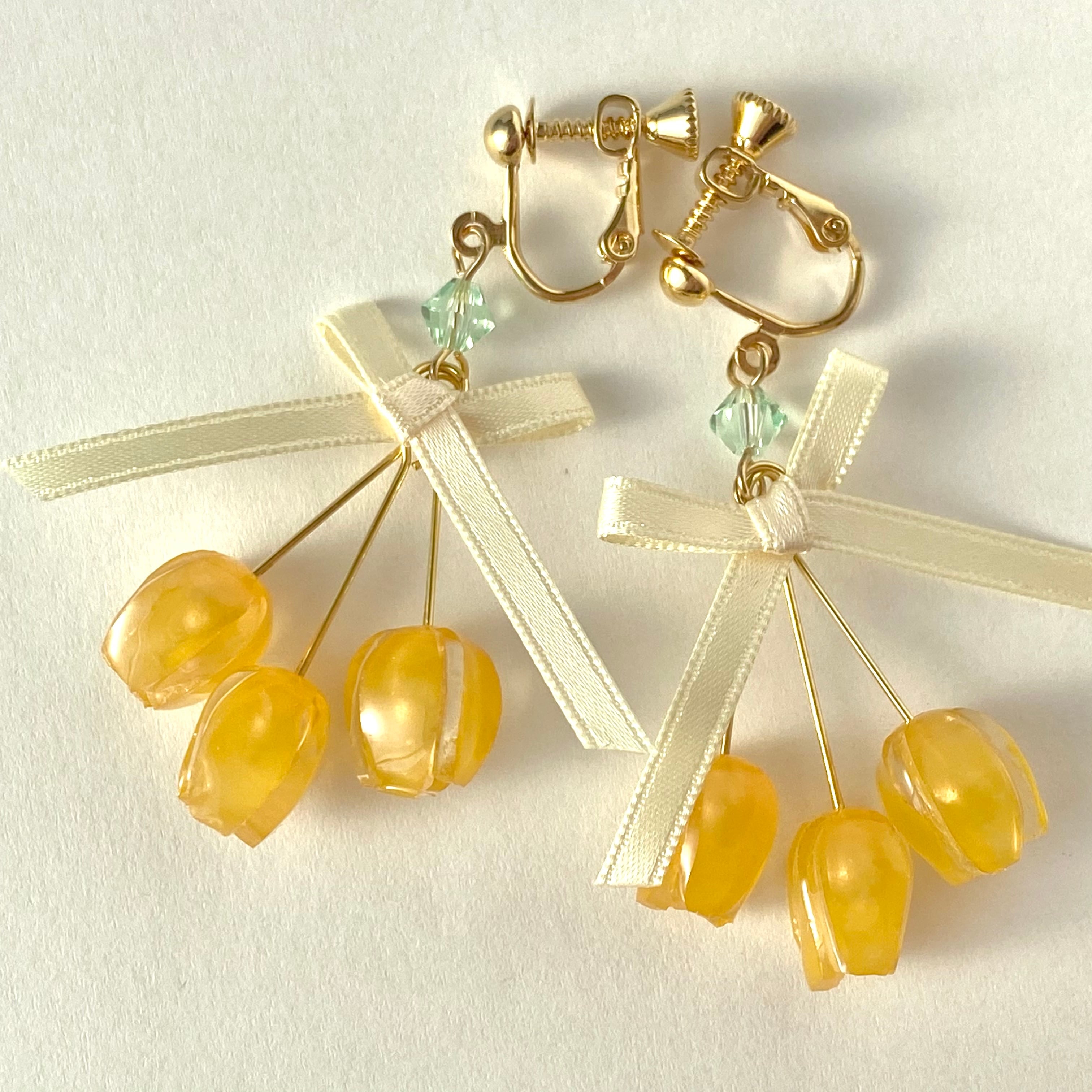 黄色いチューリップのリボンブーケイヤリング(ピアス) | ユメイロ ウサギ