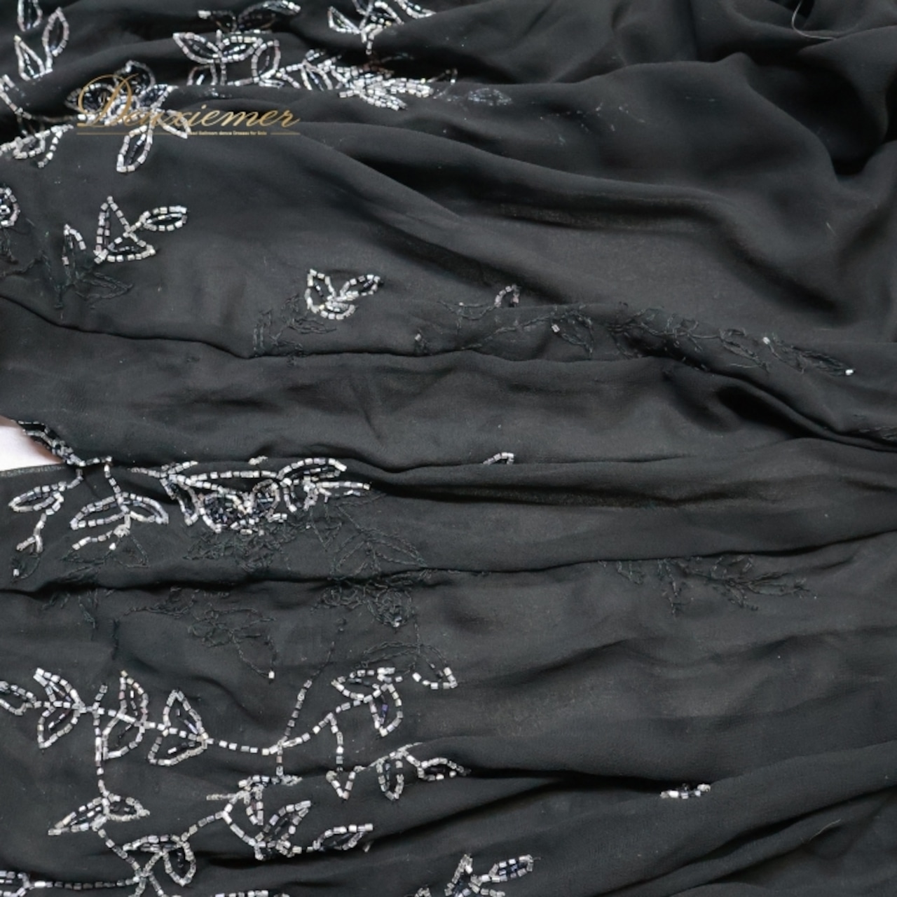 ベリーダンス オリエンタル 衣装 ブラック系 トップス ズボン 黒 ラインストーン ビーズ ボトムス パンツ キラキラ 練習 レッスン 華やか 透け感 イベント ステージ かわいい ダンス衣装