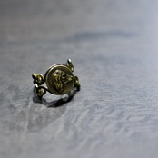 ~40's animal button ring