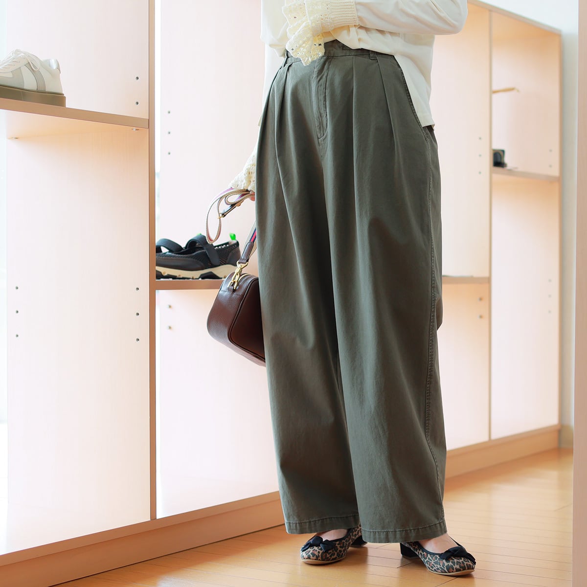 CHIGNON (シニヨン) ウォッシュドツイル ワイドテーパードパンツ