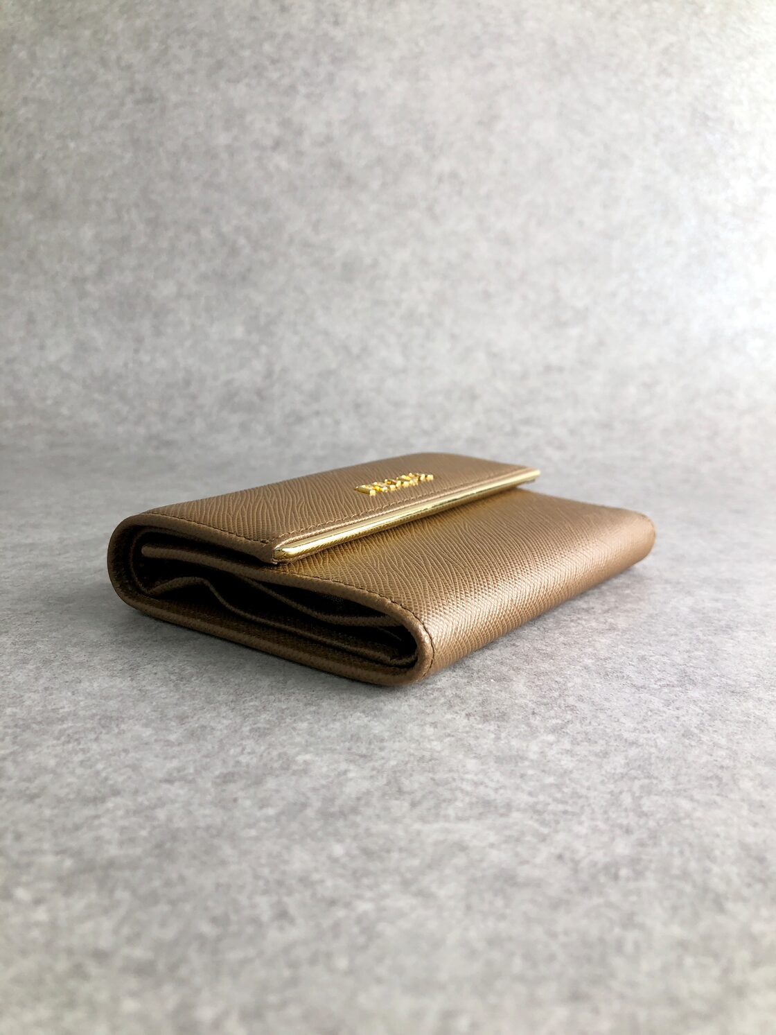 PRADA プラダ ロゴ 財布 ブラウン レザー 2つ折り vintage 