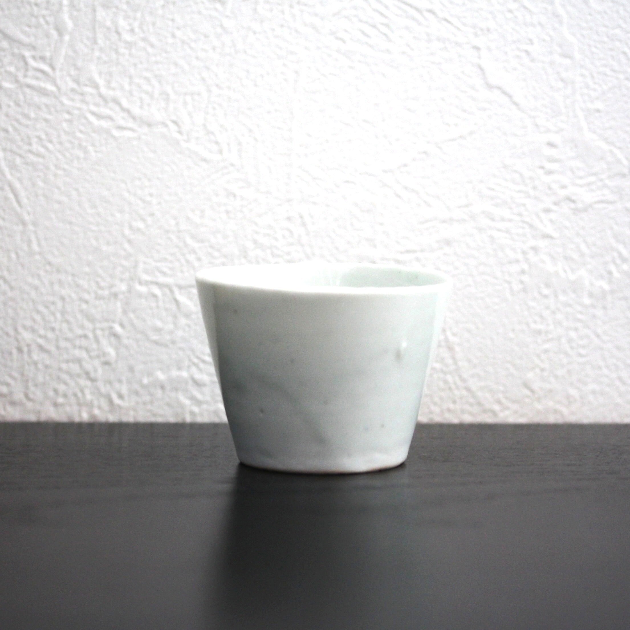 アンティーク 古九谷白磁の陽刻文字模様の輪花皿 d22.1cm Antique