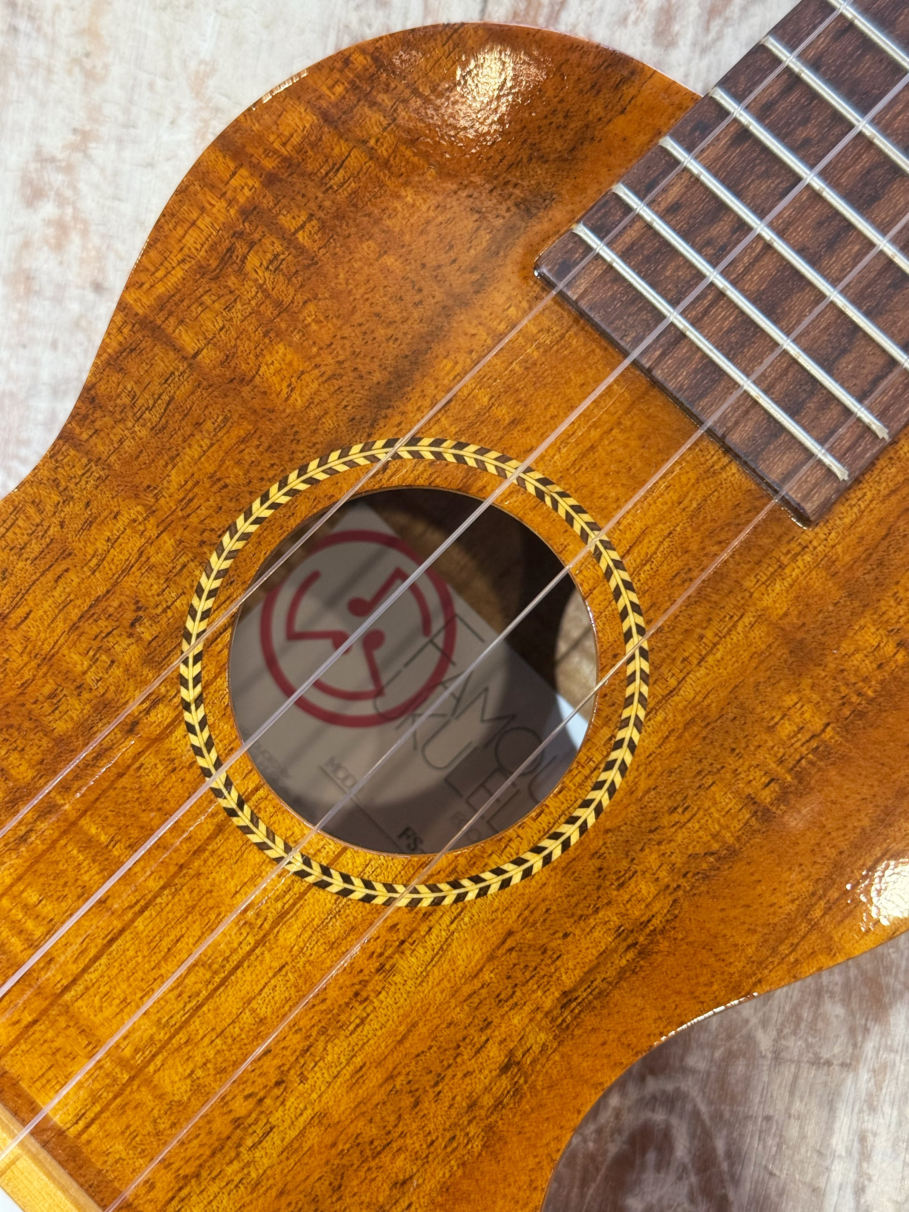 Famous フェイマス ウクレレ FS-8LN ハワイアンコア ソプラノ 14