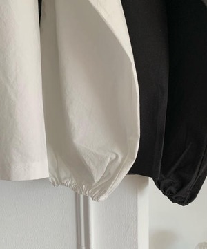 《即納商品》cream frill blouse (ivory / black)