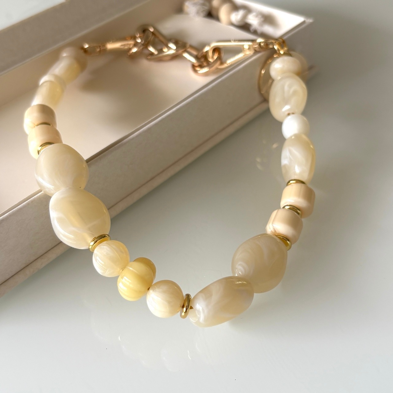 【Constance Beige コンスタンス・ベイジュ 】40cm  ラコックフランセーズ フランス製 ハンドメイド スマホストラップ ネックレス La Coque Francaise