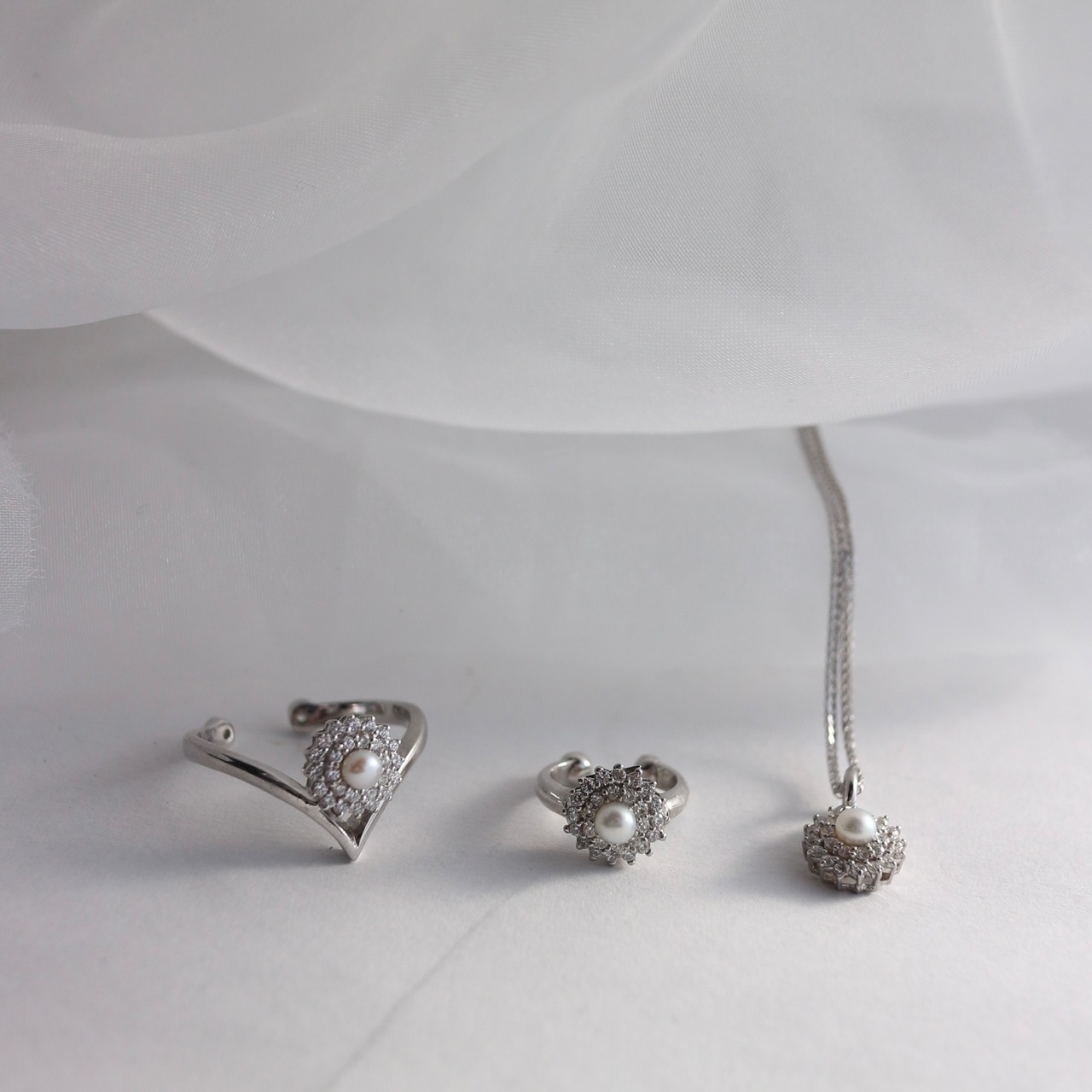 先行予約　Halo Knot earcuff