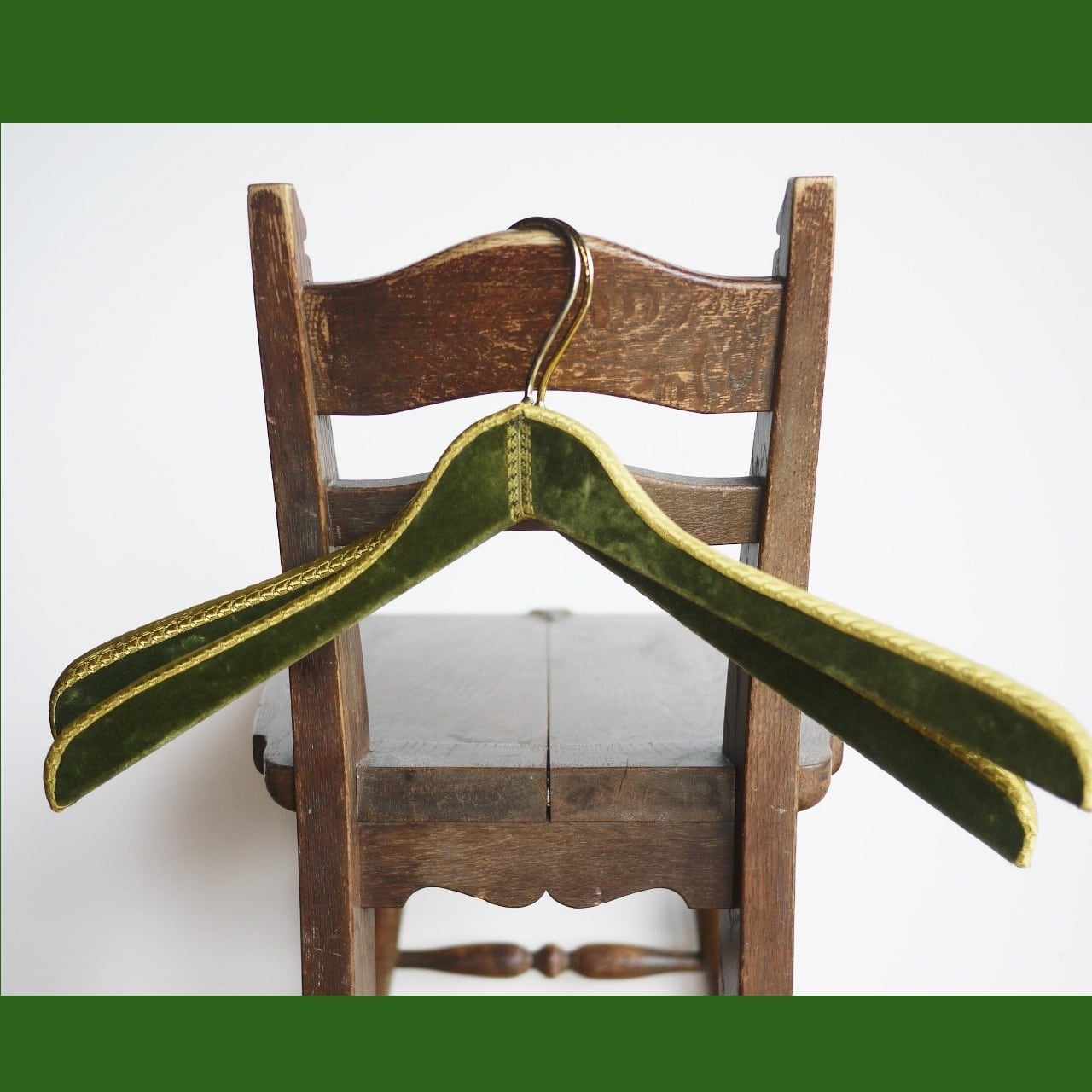 ドイツヴィンテージ ファブリックハンガー2本 Grüner Kleiderbügel