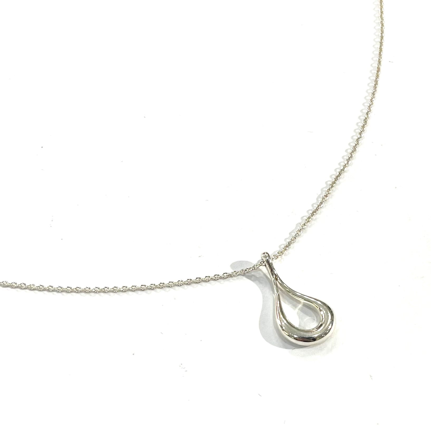 限定価格【TIFFANY&CO.】2641 艶やか曲線美、余白。オープンティア