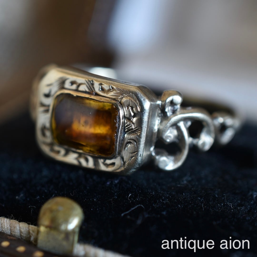 英国アンティーク 19世紀初期 9金とシトリンペーストガラスのリング