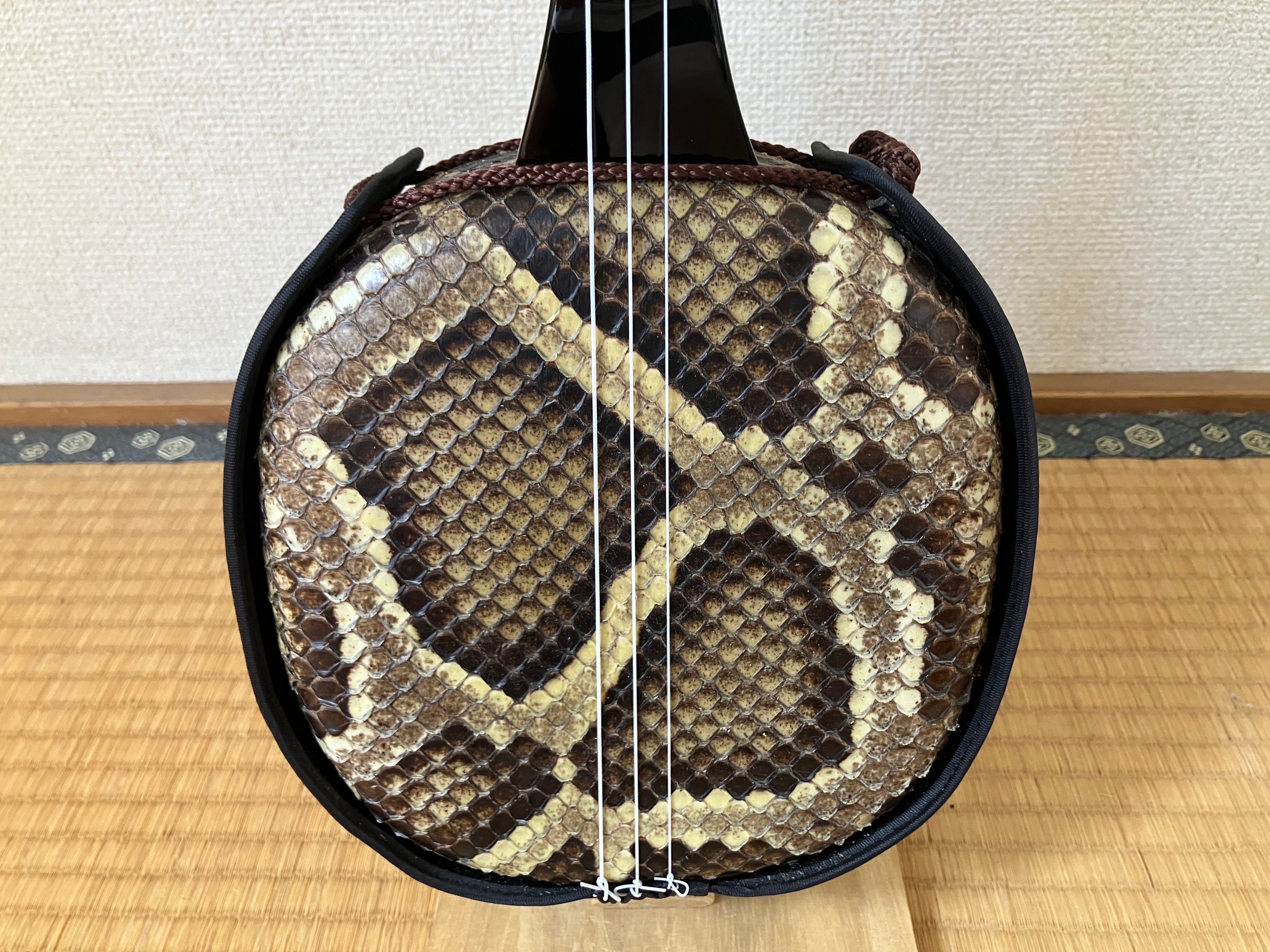 名工 内間直樹作 上級黒檀平仲知念本うるし仕上げ | クオレ三線工房え