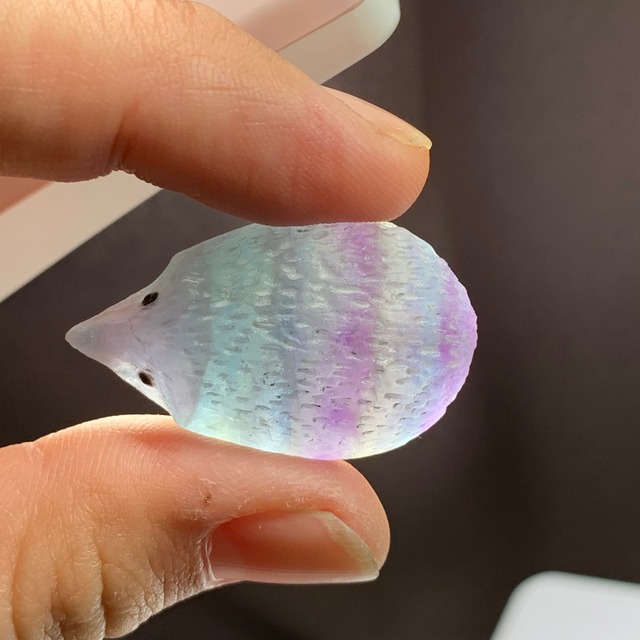 7.ウルグアイ産アメジストクラスターに住み着いているフローライトハリネズミさん