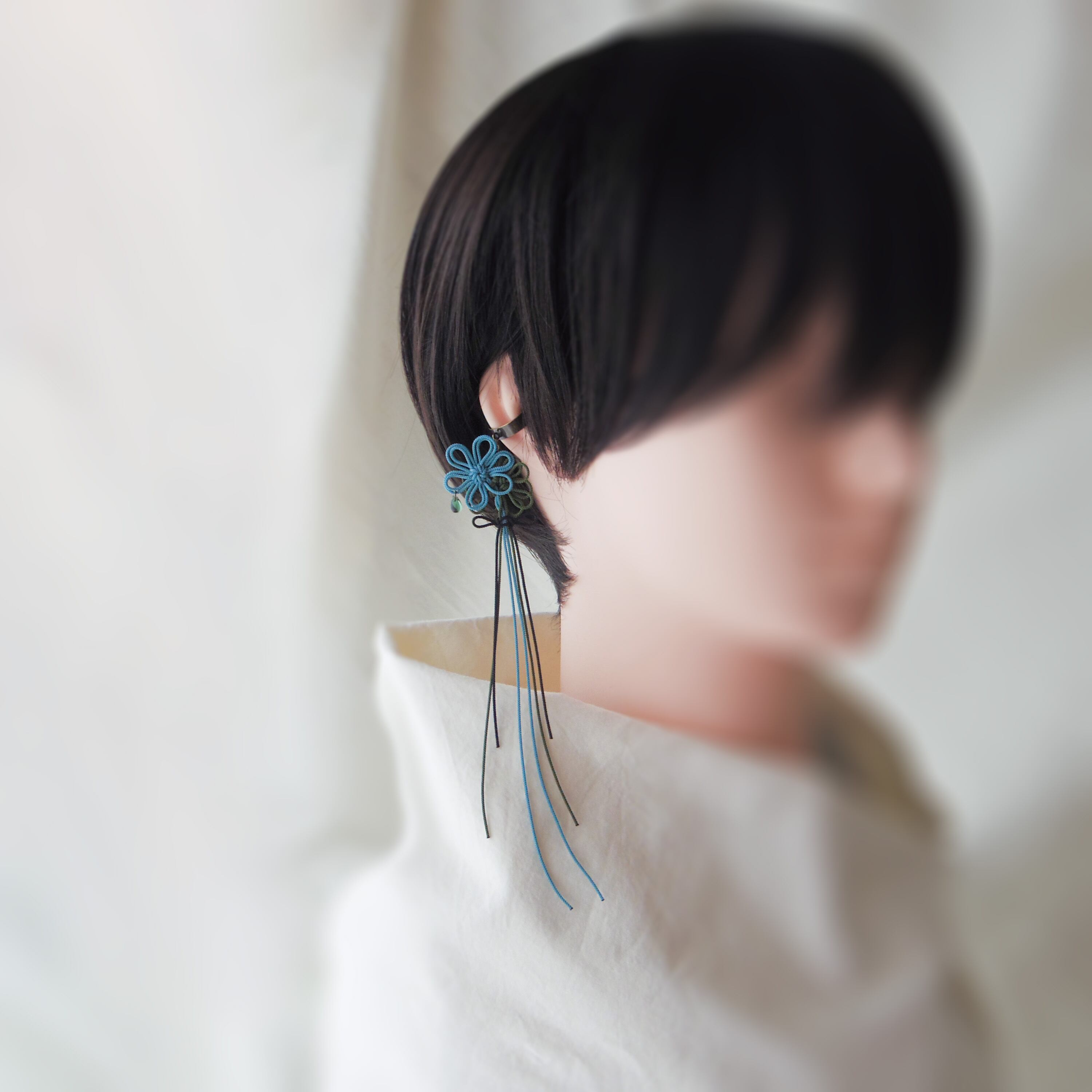 飾り結びかたっぽイヤーカフ「希ニ伸ブ背ヘ」(縹×深緑×黒)【軽量和風】浴衣・着物・日常使いに。