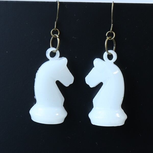 horseのタッセルピアス silver 出っ張