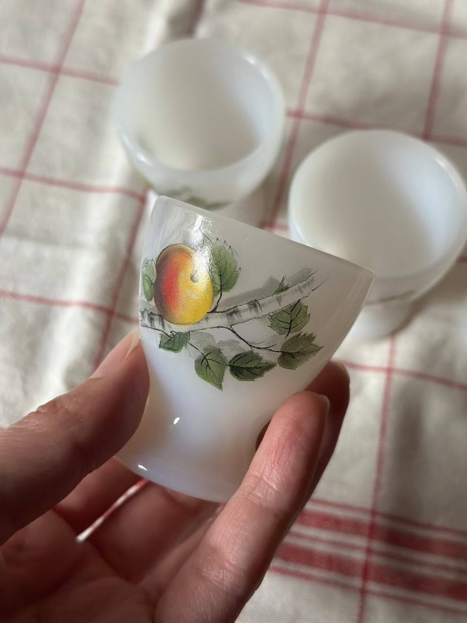 ミルクガラスのエッグスタンド Arcopal社 | Brocante de La Cocotte