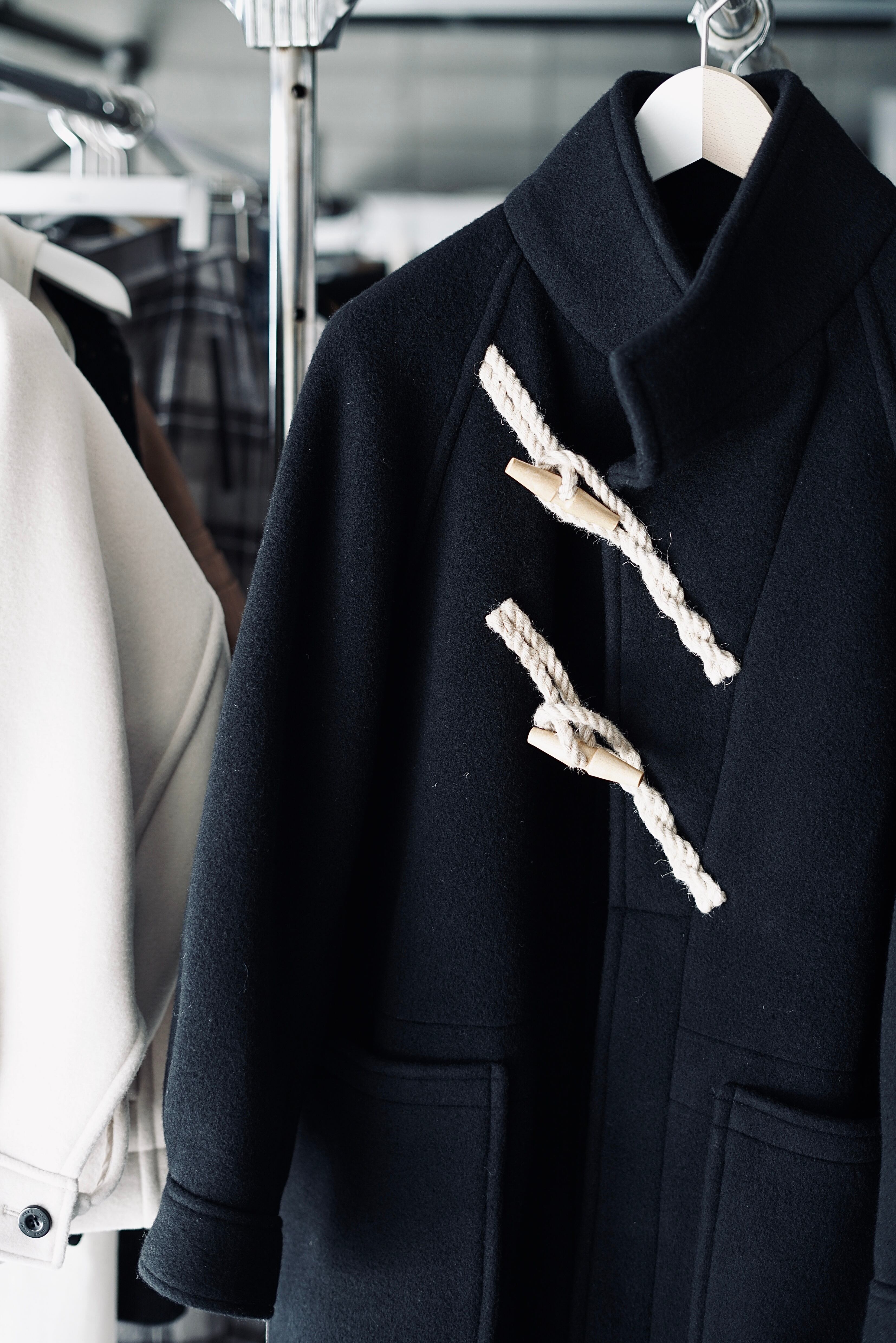 HYKE / BOUBLE FACE DUFFEL COAT (BLACK , CREAM) | JUQUI Online