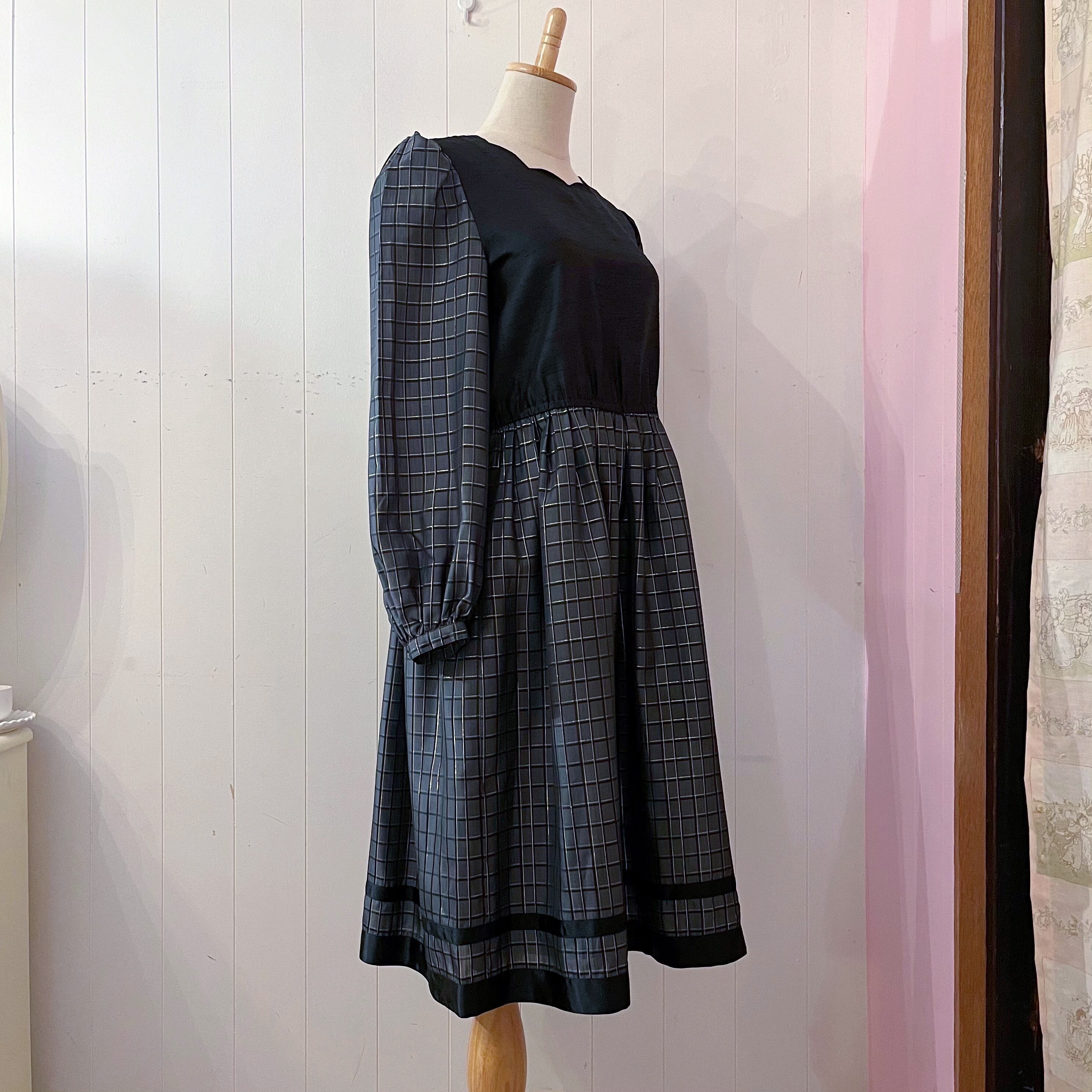 scallop gray lame check one-piece