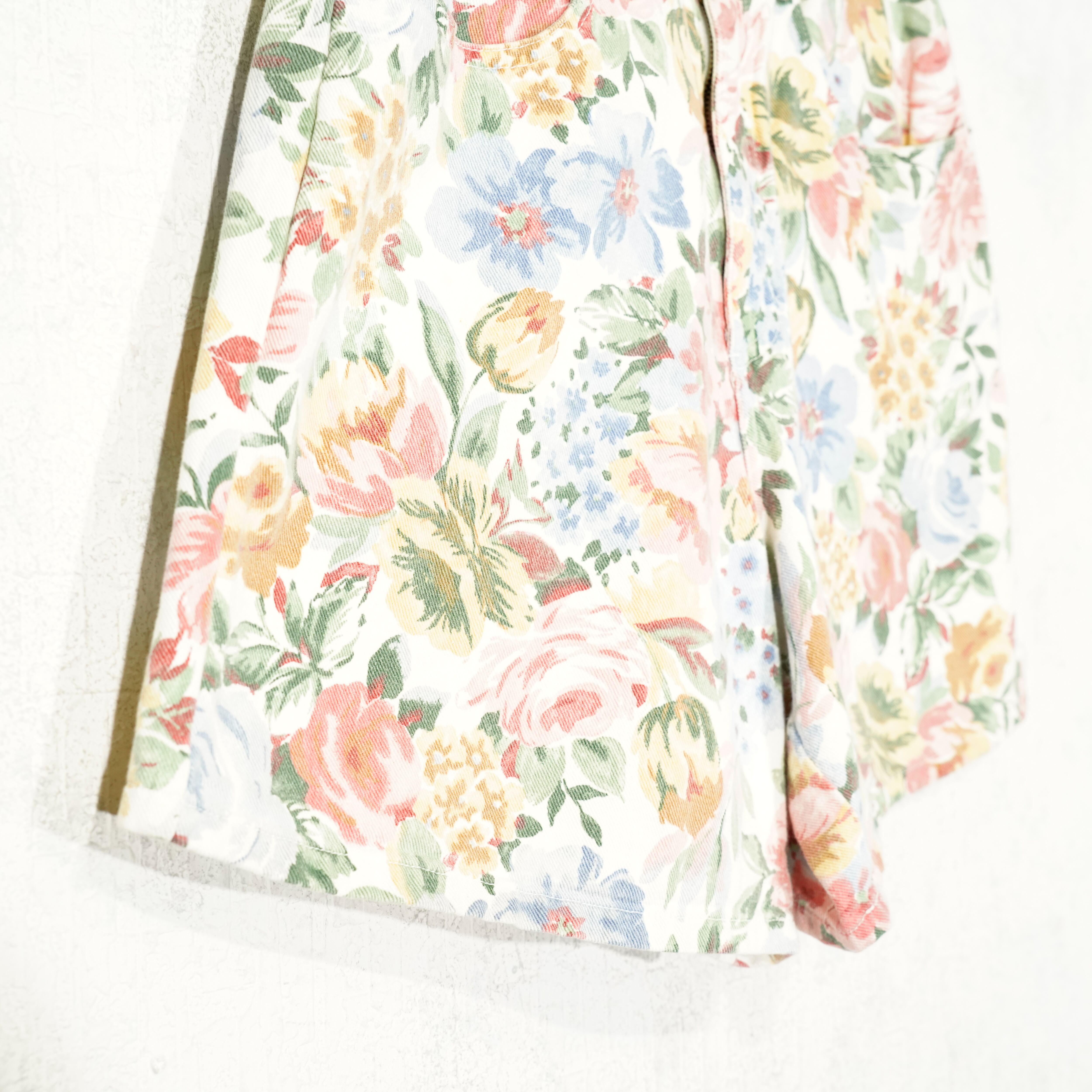 USA VINTAGE PARTNERS FLOWER PATTERNED DESIGN DENIM SHORTS USA VINTAGE PARTNERS FLOWER PATTERNED DESIGN DENIM SHORTS