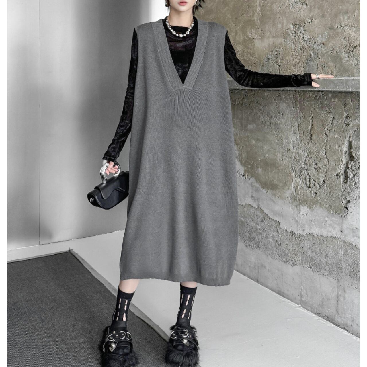 V-neck Sleeveless Dress 00258