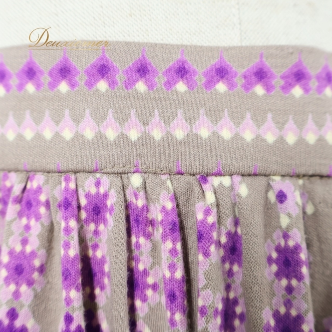 フォークダンス 衣装 スカート グレイ系 レース 花 紫 チロリアン チロルスカート カントリー 落ち着いた色 練習 レッスン ダンス衣装 ふんわり 柔らかい生地 かわいい 華やか 総柄 パープル系